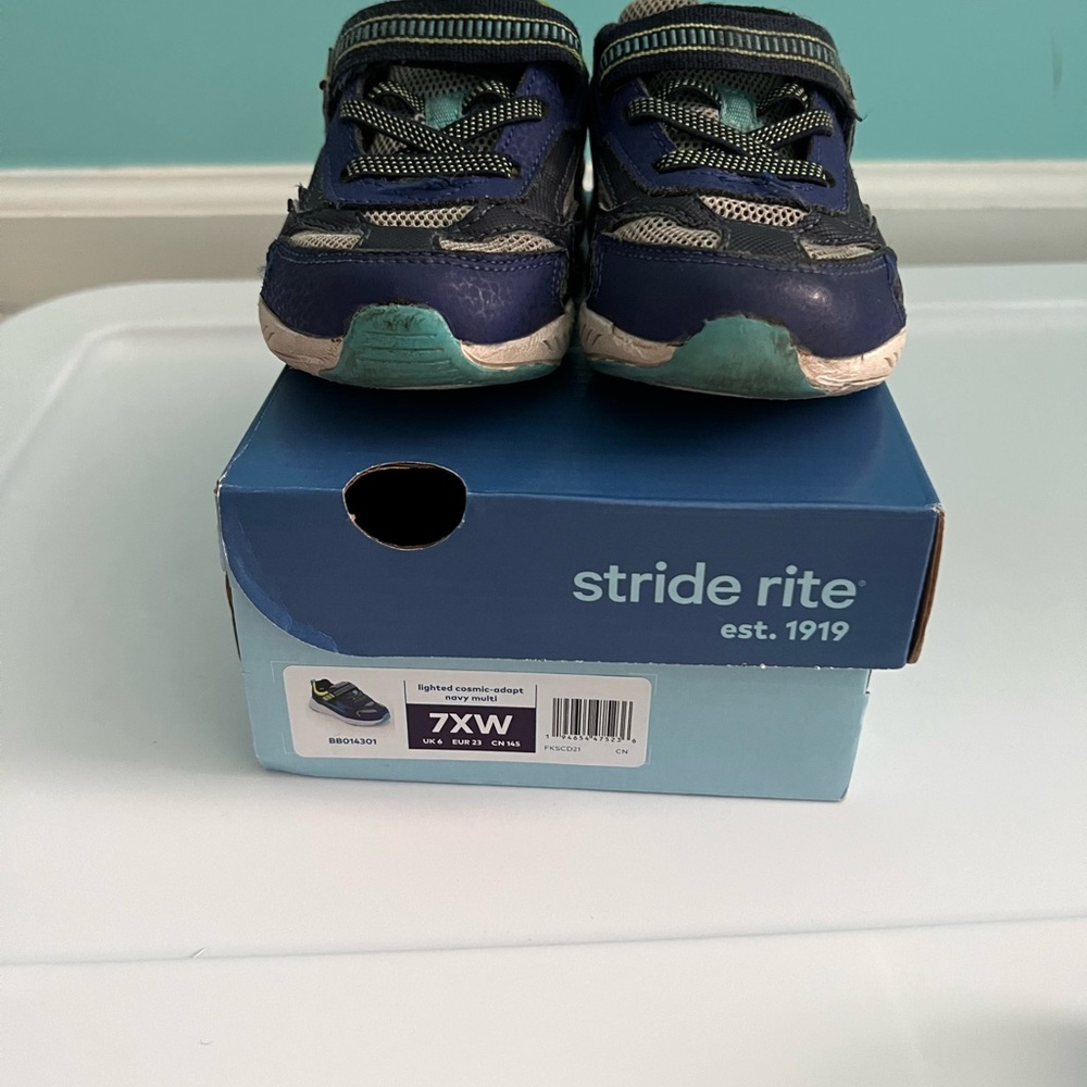 Extra Wide Toddler Stride rite Sneakers. 7XW